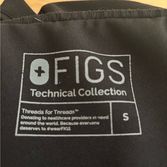 FIGS scrubs set! 🖤 - Picture 3 of 4